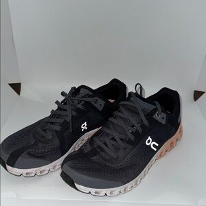 On Cloud Cloudflow Women’s running shoe Size - US W7